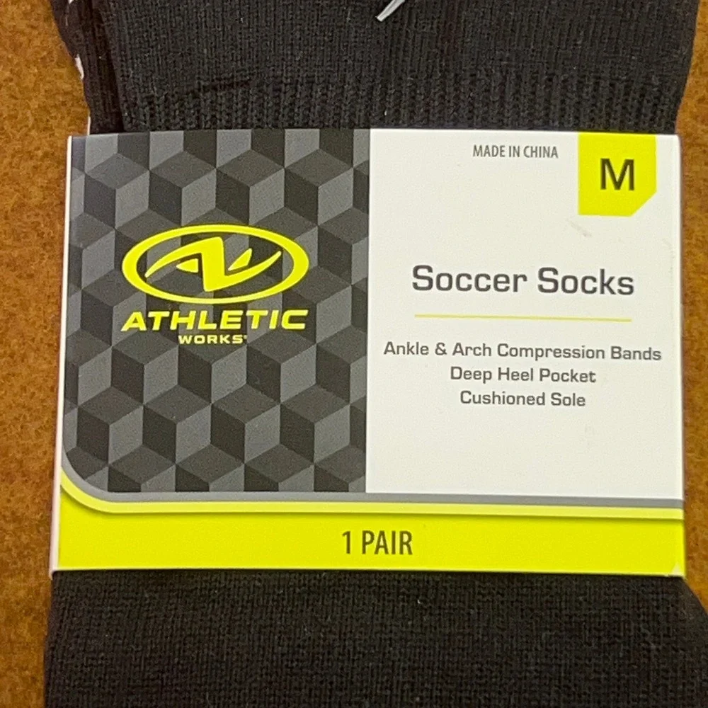 Athletic Works Unisex Medium Black Cushioned Compression Soccer Socks NWT